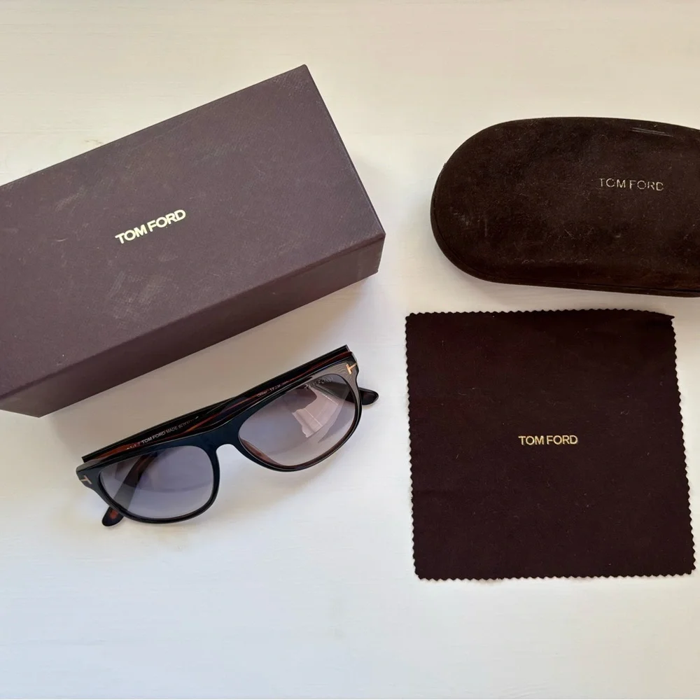 Tom Ford Oliver Black Sunglasses - Picture 7 of 12